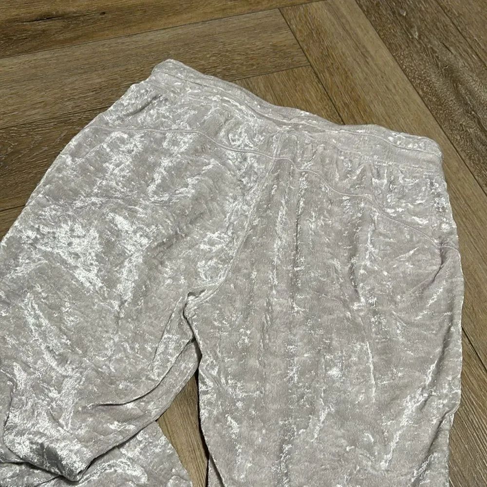 Lululemon Ready to Crush Jogger
Chrome - Picture 8 of 8